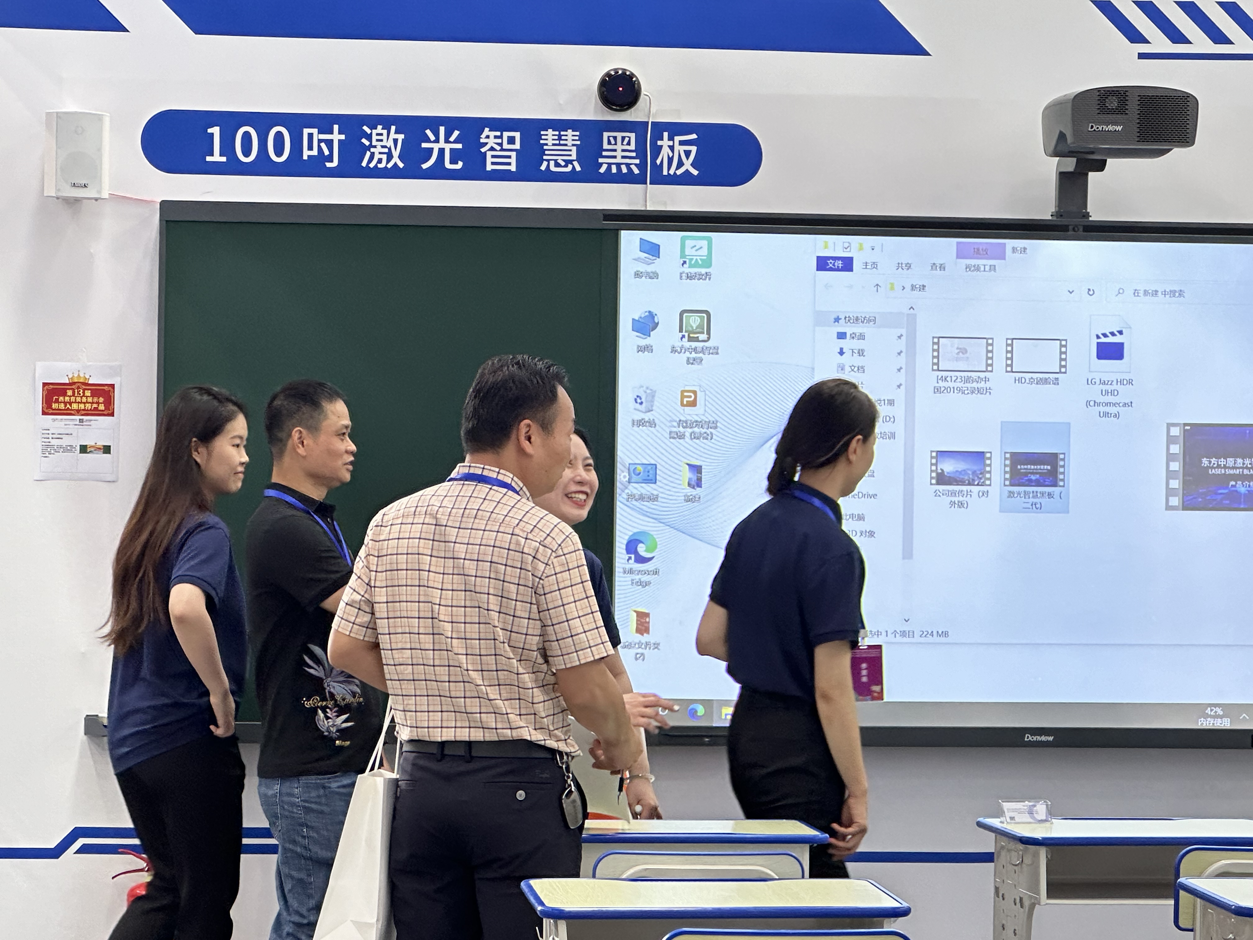 半岛集团公司亮相第13届广西教育装备展：科技助力，让教育更“智慧”